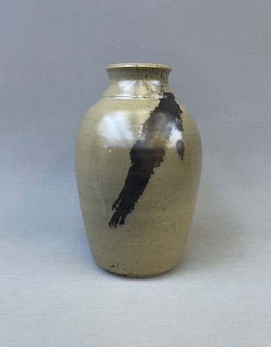 Vase aus steinzeug - aus, monogramm