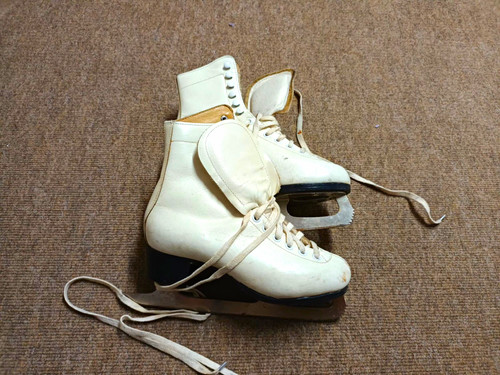 Eiskunstlauf-Schlittschuhe