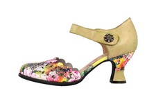 Spring Footwear Pumps in