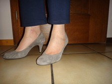 graue Wildleder High Heels