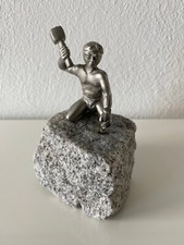 Sammlerfigur aus Metall und