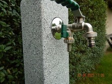 Wasserzapfsäule aus Granit