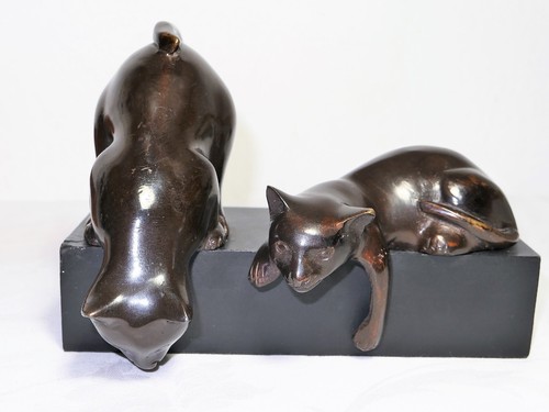 Neugierige katzen aus bronze - aus,