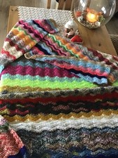 Häkel-Wohndecke-gehäkelt im Wellenmuster und Patch-Work-Stil/Hb.v. Wol(l)kenschä