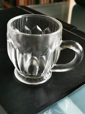 1 alter Henkelbecher aus Pressglas antik 1