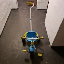 Kinder dreirad mit Schubstange. Zum abnehmen. Mit normalen Gebrauchsspuren. 