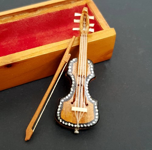 Miniatur musikinstrument holz - musikinstrument,