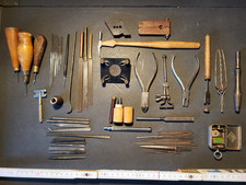 Uhrmacher Konvolut altes spezielles Werkzeug ü. 40 Teile Ahlen Feilen Schraubst.