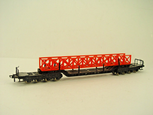Tiefladewagen mit stahlbauteil - tiefladewagen,