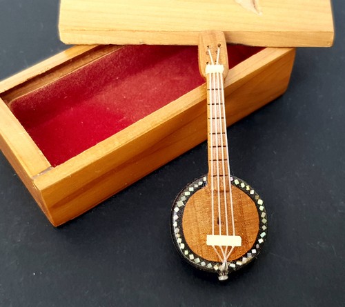 Miniatur musikinstrument holz - musikinstrument,