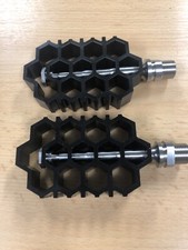 Liliput DDR Dreirad Pedalen mit Achsen