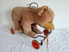 alter großer Steiff Bär auf