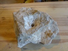 Quellstein Brunnenstein mit Loch für Quellsteinbrunnen Naturstein Nr. 69 Unikat