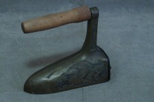 BÜGELEISEN PLÄTTEISEN