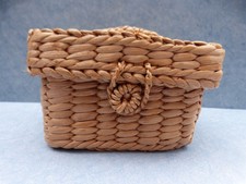 28347.  Kleiner Korb  mit Deckel  braun rechteckig   15 x 9 cm