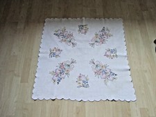   Mitteldecke   mit  Stickerei Handarbeit    77 x 77 cm  - Cremefarbig