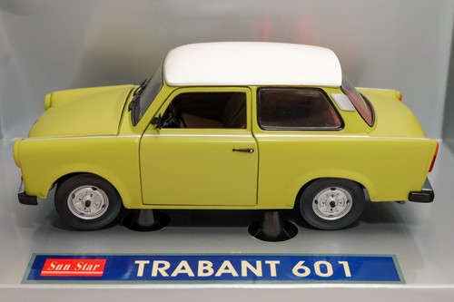 Trabant 601 grün - , weiß