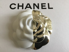 7cm große Chanel Kunststoff (Resine)  Camelia/Kamelie in weiß-gold