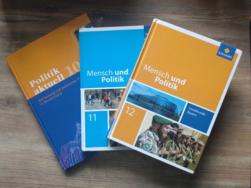 Schulbücher sozialkunde - 3,