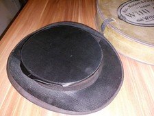 Alter Zylinderhut, Hutmacher