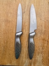 FISKARS  SANTOKUMESSER,  UND FISKARS KÜCHENMESSER , BEIDE GESAMTLÄNGE JE  28 CM