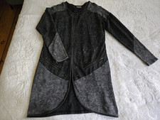 Nü Denmark, Strickjacke