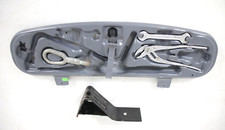 BMW E46 Limousine Coupe Bordwerkzeug Abschleppöse Werkzeugkasten 1094910