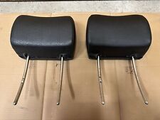 2 schwarze Kunst Leder