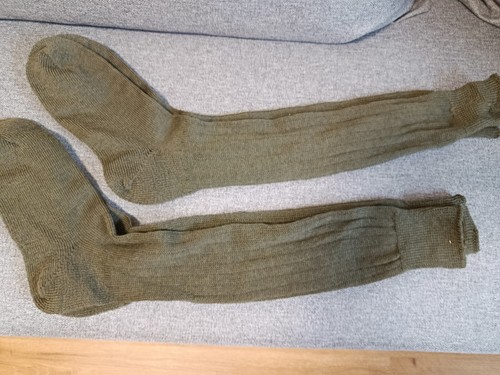 Socken oliv neu lang 48 - bw,