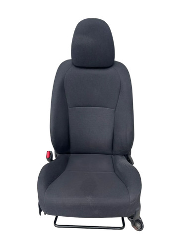 Toyota yaris 5 türer - toyota, (xp13)
