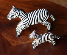2 mal Zebra aus Holz bemalt 27 cm und 17 cm Tierfigur  Afrika Vintage Deko
