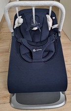 Ergobaby 3-in-1 Evolve Babywippe - Midnight Blue - inkl. Spielebogen - ab Geburt