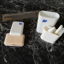 Seifendose und Zahnbürsten von Hapag Loyd plus Kamm von Lufthansa