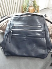 2in1 Tasche Rucksack  Viel Platz mehrere Reißverschluss Taschen