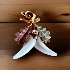 Trachtenschmuck Fuchszähne eingefasst in 8 karätigen Rot und Gelbgold