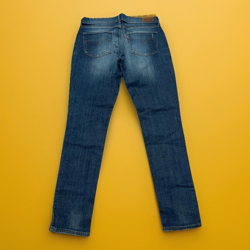 Levi demi curve - curve, modern