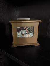 Holzspieluhr Deren Zentrum