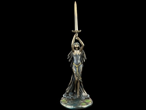 Dame vom see mit excalibur - dame,