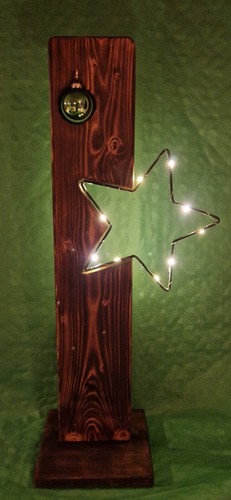 Holzstele edler - in,