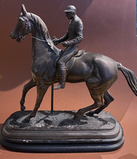 Antik Reiter auf Pferd Jockey aus Offz Nachlass Zinkguß 35x35cm a Sockel defekt