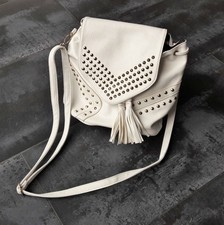 Handtasche / Shopper / Schultertasche - weiß - 30 x 16 x 26 cm - Nieten Fransen