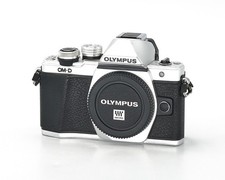 Olympus OM-D E-M10 Mark II Gehäuse silber Topzustand #X38321*