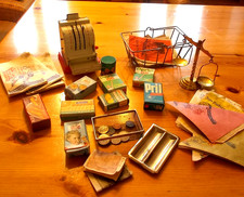 Antiker Kaufladeninventar, um