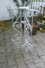 Altes Eisengestell für vielfältigen Gebrauch im Wintergarten Garten Terrasse