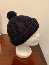 dunkelblaue, grob gestrickte