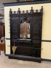 Antike Imposante Neogotische