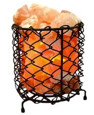 Edelstein Lampe im Steinkorb, beleuchtet Salzkristalllampe Pakistan Salz