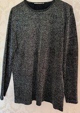 schwarzer dünner Pullover aus