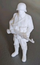 Figur Soldat mit Gewehr, 9cm, Plastik weiss