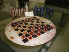 Schachspiel aus Stein von